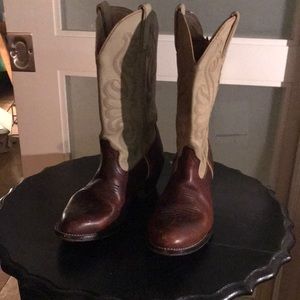 Cowboy boots size 8